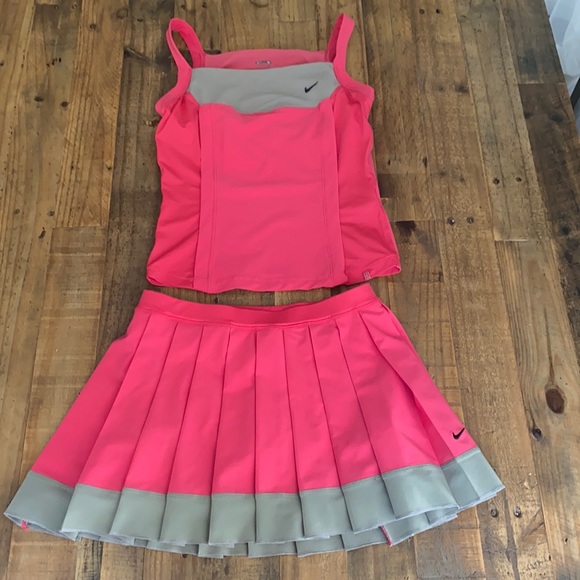 Nike Fit-Dri Pink Top with Pleated Skirt - Picture 6 of 9